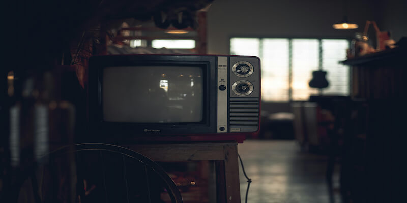 TV 전기세 절약을 위해 오래된 TV의 모습을 나타낸 사진.